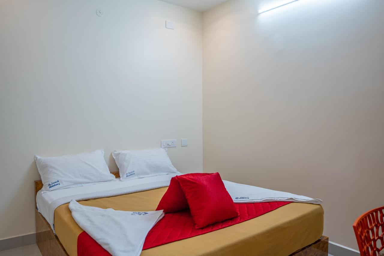 Le Suresh Guest House Puducherry Eksteriør billede