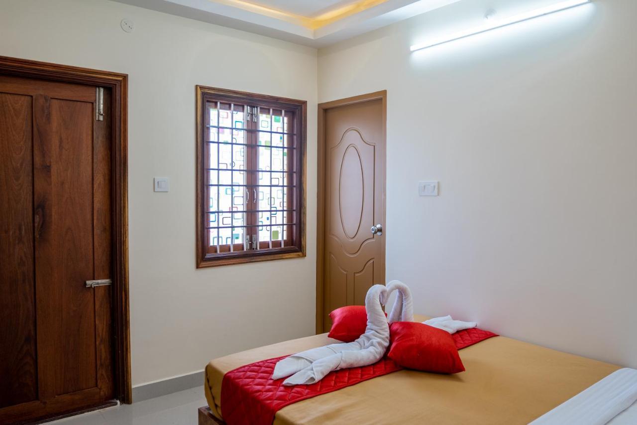 Le Suresh Guest House Puducherry Eksteriør billede