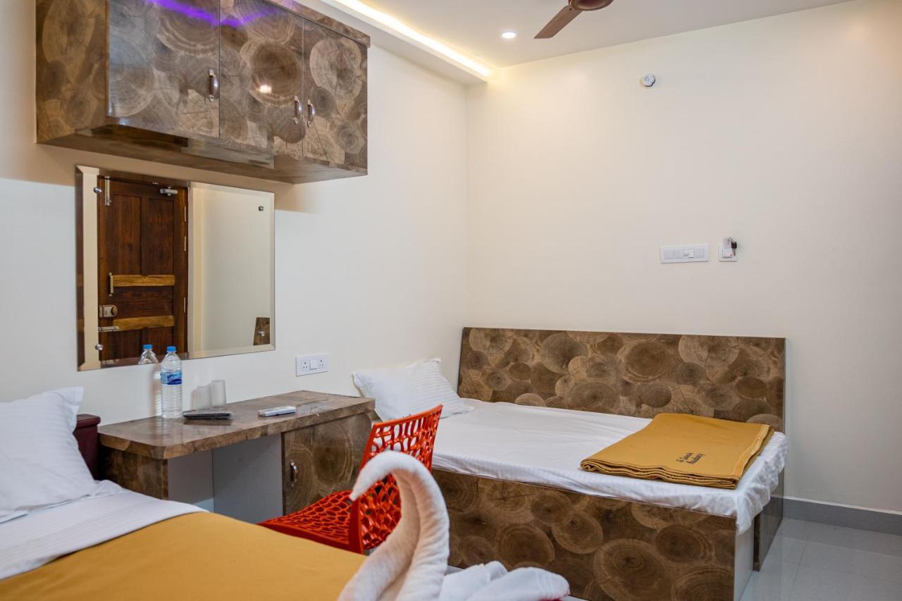 Le Suresh Guest House Puducherry Eksteriør billede