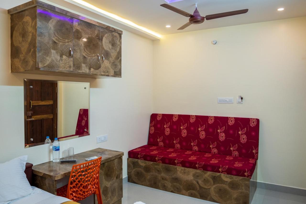 Le Suresh Guest House Puducherry Eksteriør billede