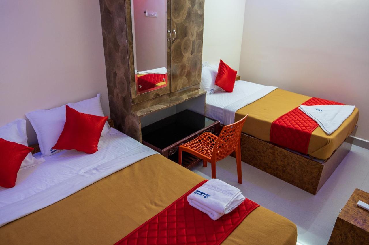 Le Suresh Guest House Puducherry Eksteriør billede