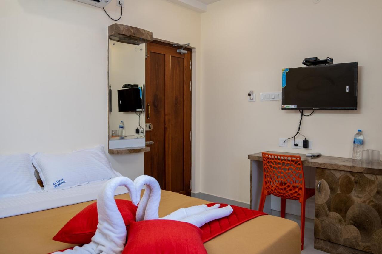 Le Suresh Guest House Puducherry Eksteriør billede